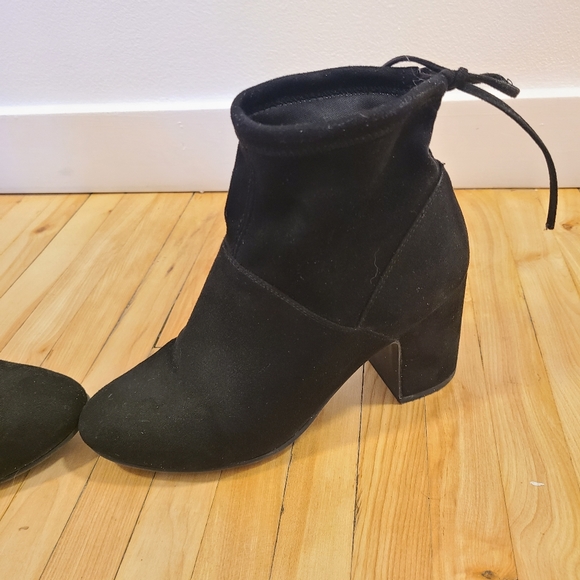 Heeled boots - Picture 3 of 3